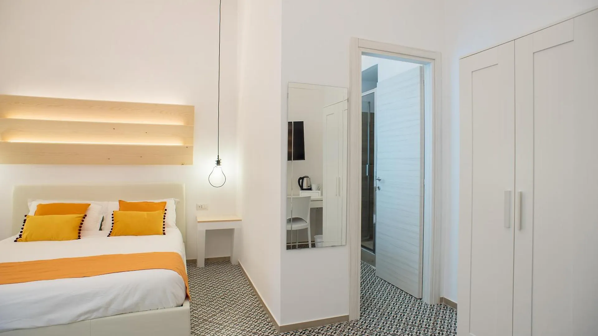 Cameo B&B Naples 3*,  Italy