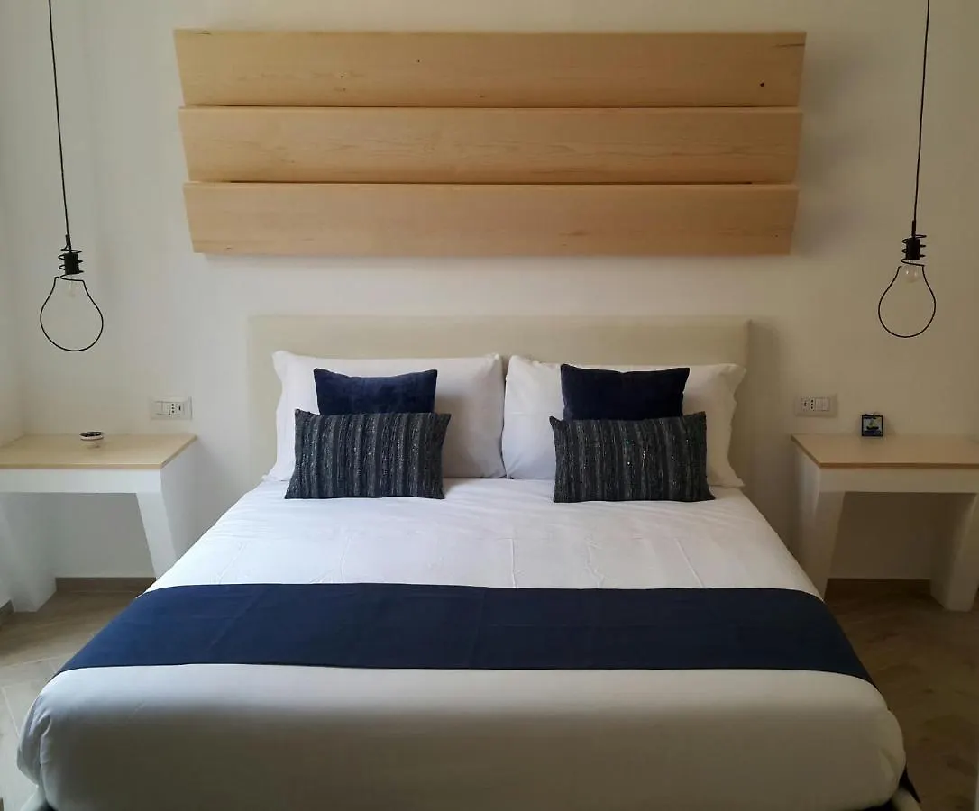 Cameo B&B Naples 3*,