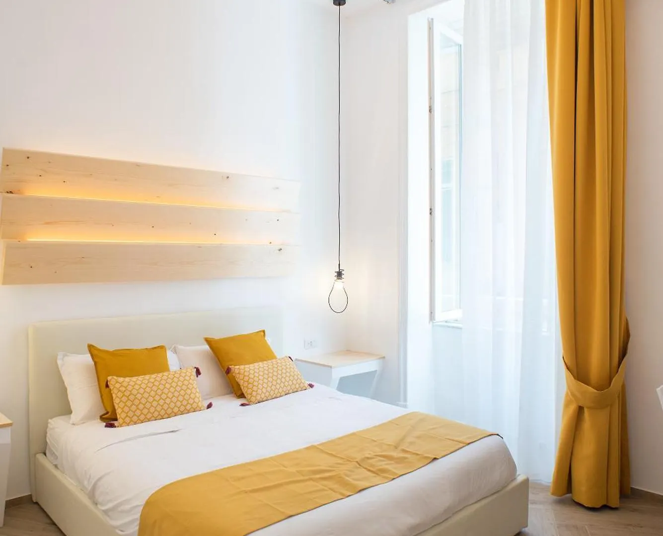 Cameo B&B Naples 3*,  Italy