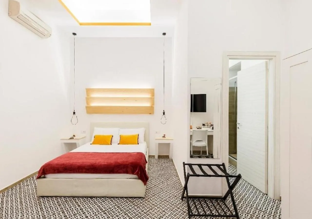 Cameo B&B Naples 3*,
